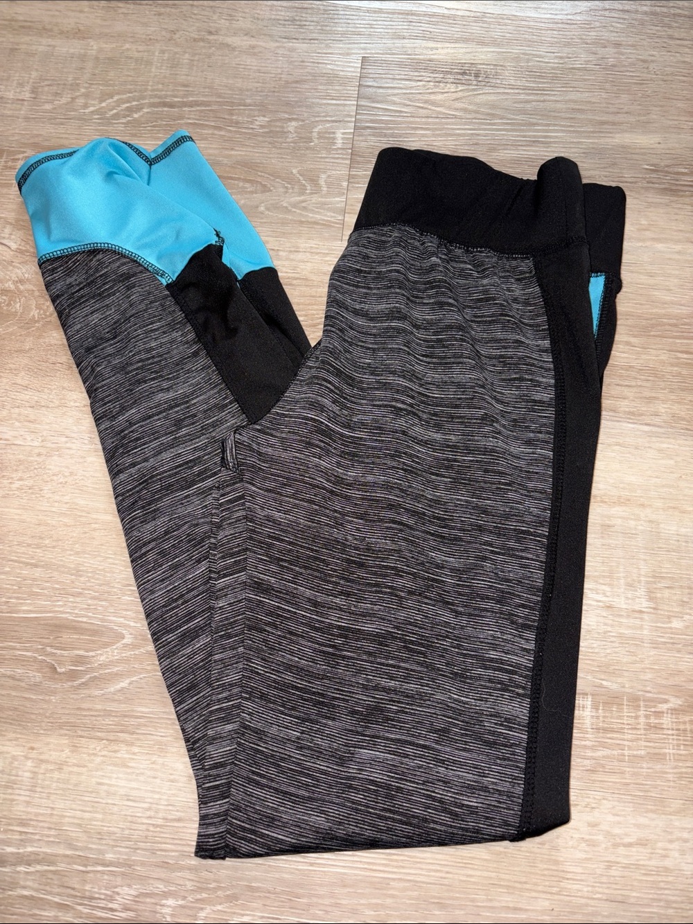 Mikk Athletica Leggings with Aqua Accent